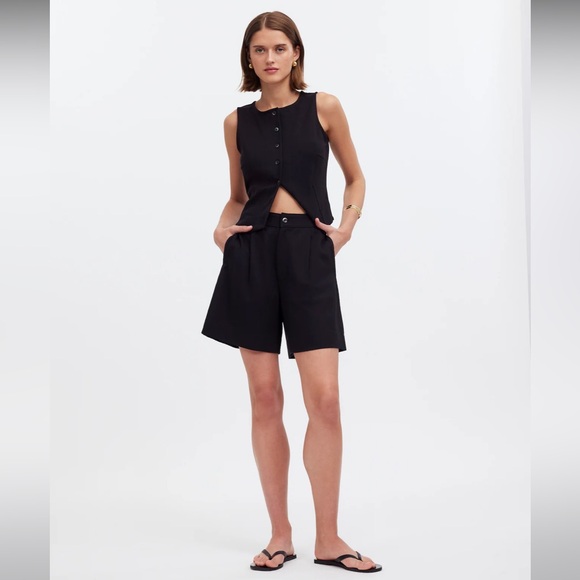 Madewell Pants - Madewell Black Pleated Short in Ponte